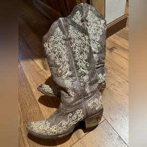 Corral Lace Embroidered Snip Toe Boots